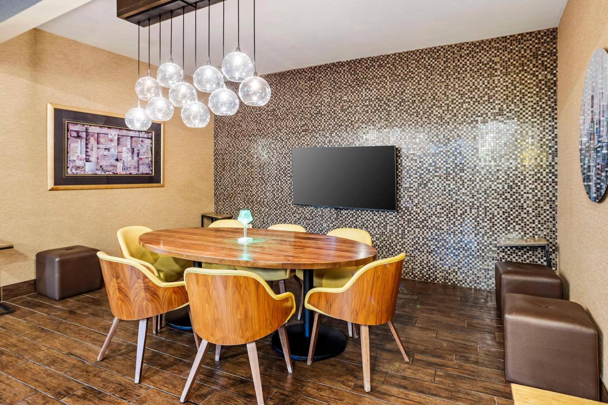 Best Western Plus Newark Airport West Экстерьер фото