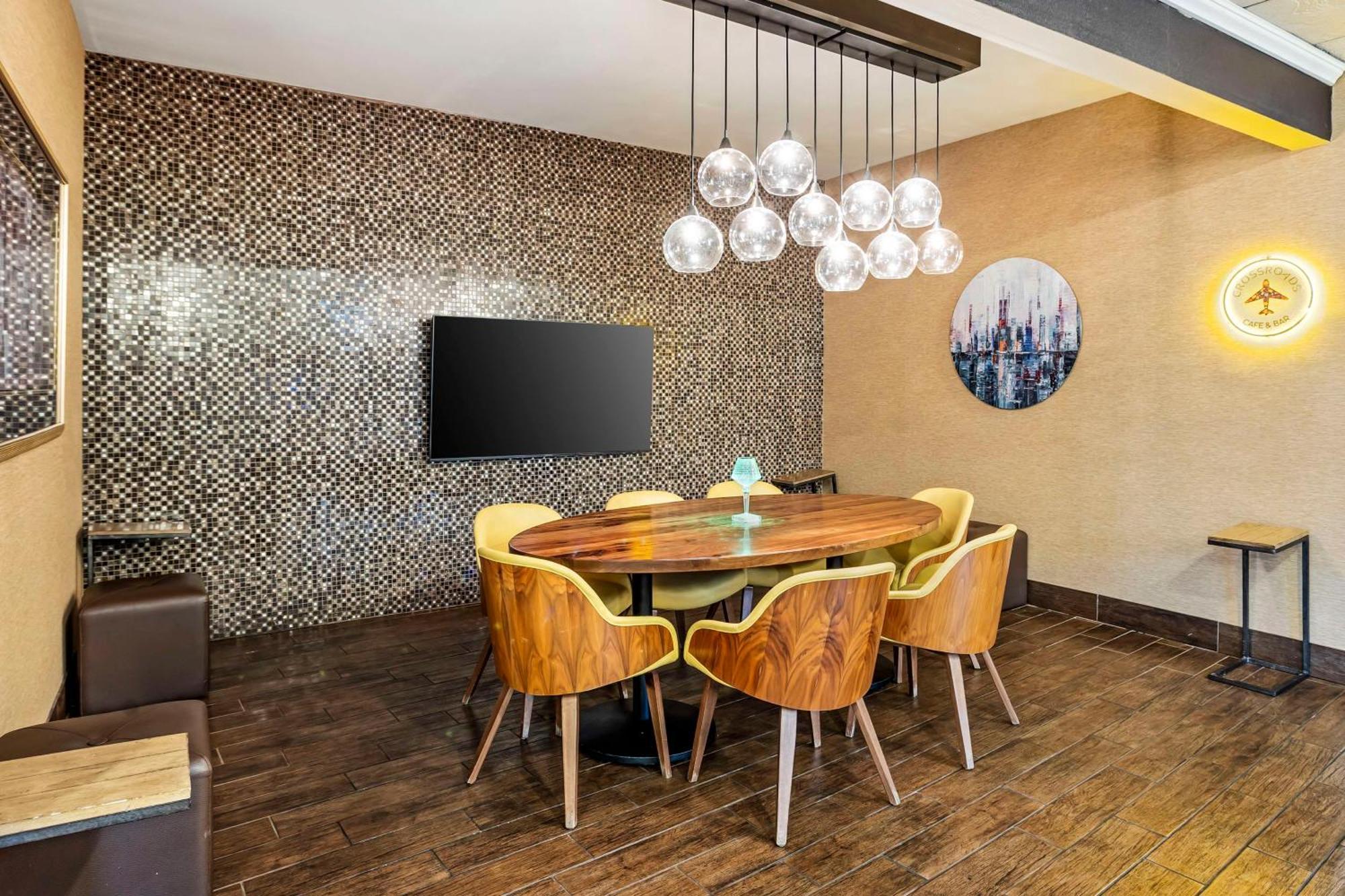 Best Western Plus Newark Airport West Экстерьер фото