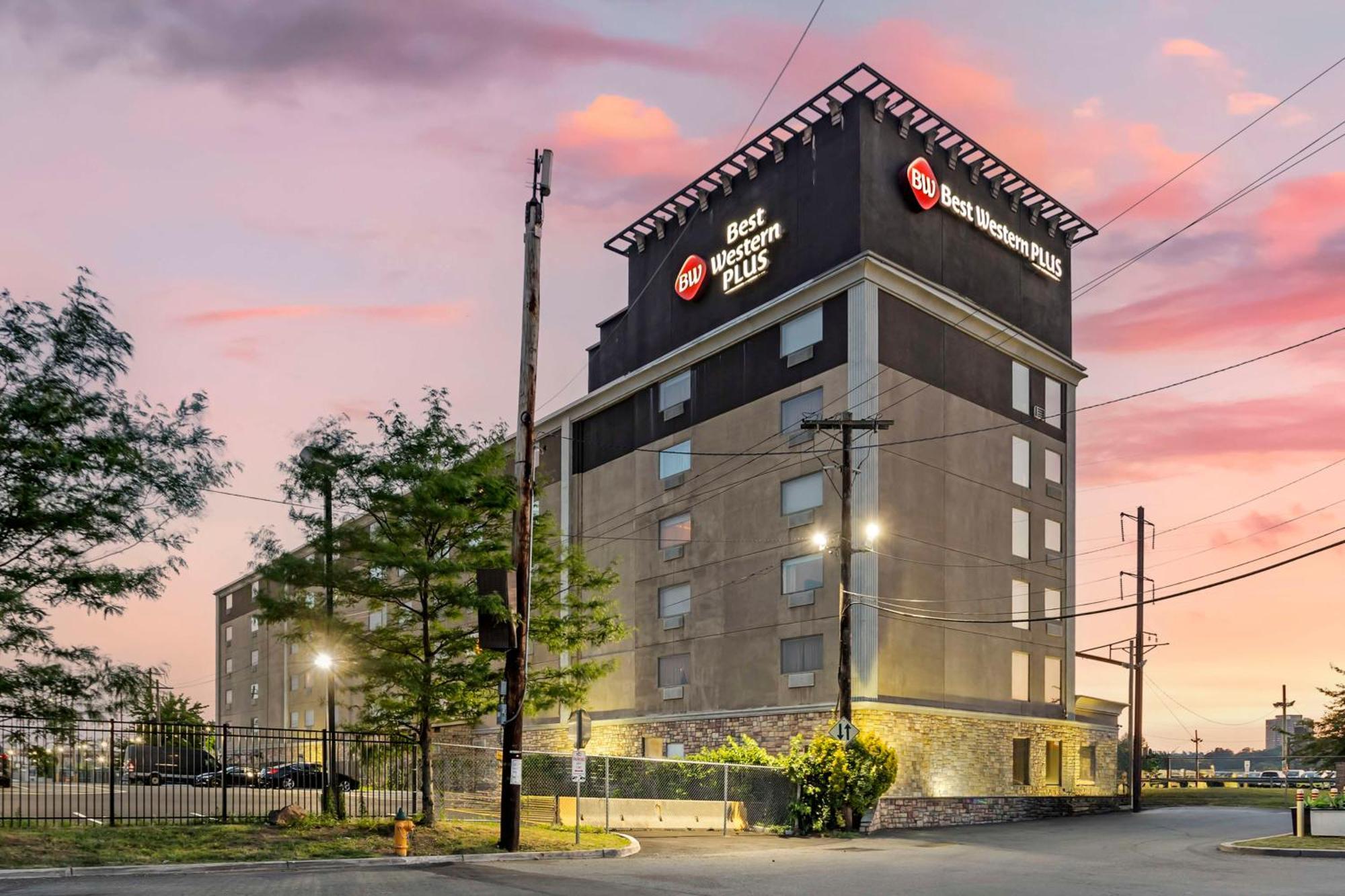 Best Western Plus Newark Airport West Экстерьер фото